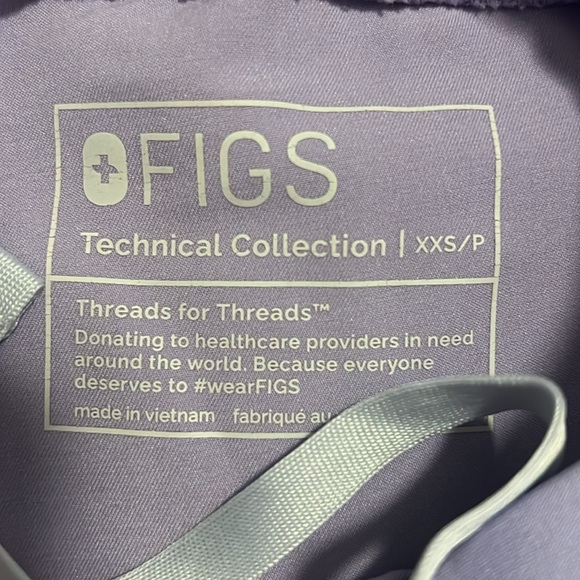 Figs Scrub Set in Lavender - Picture 3 of 4